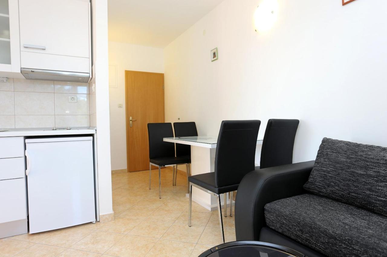 Apartments And Rooms With Parking Space Rogoznica - 10339 Kültér fotó
