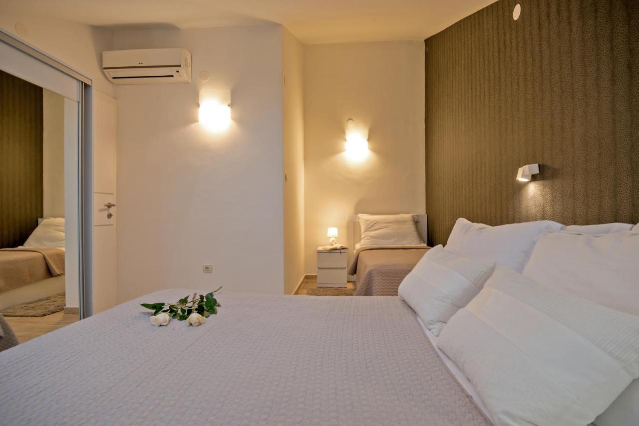 Apartments And Rooms With Parking Space Rogoznica - 10339 Kültér fotó