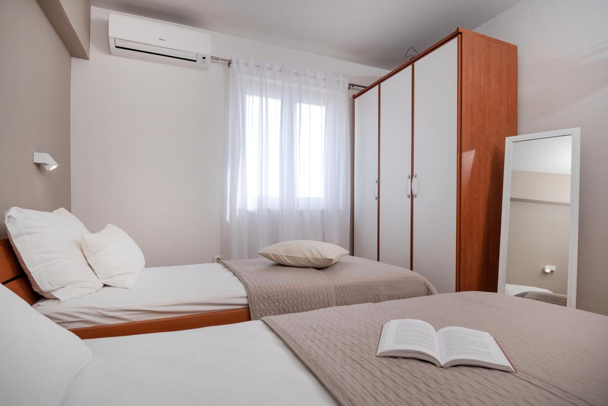 Apartments And Rooms With Parking Space Rogoznica - 10339 Szoba fotó